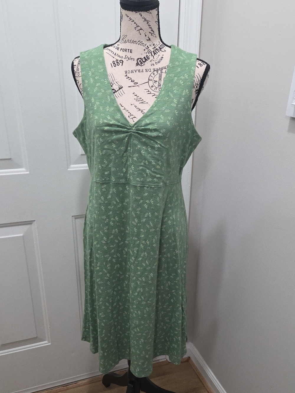 Toad&Co Mint Green Floral V-Neck Dress  L